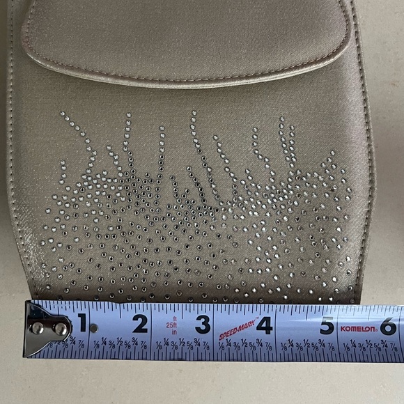 👛Explosion Oyster Sparkle Lame Handbag by Stuart Weitzman | Neutral Beige - Picture 15 of 15